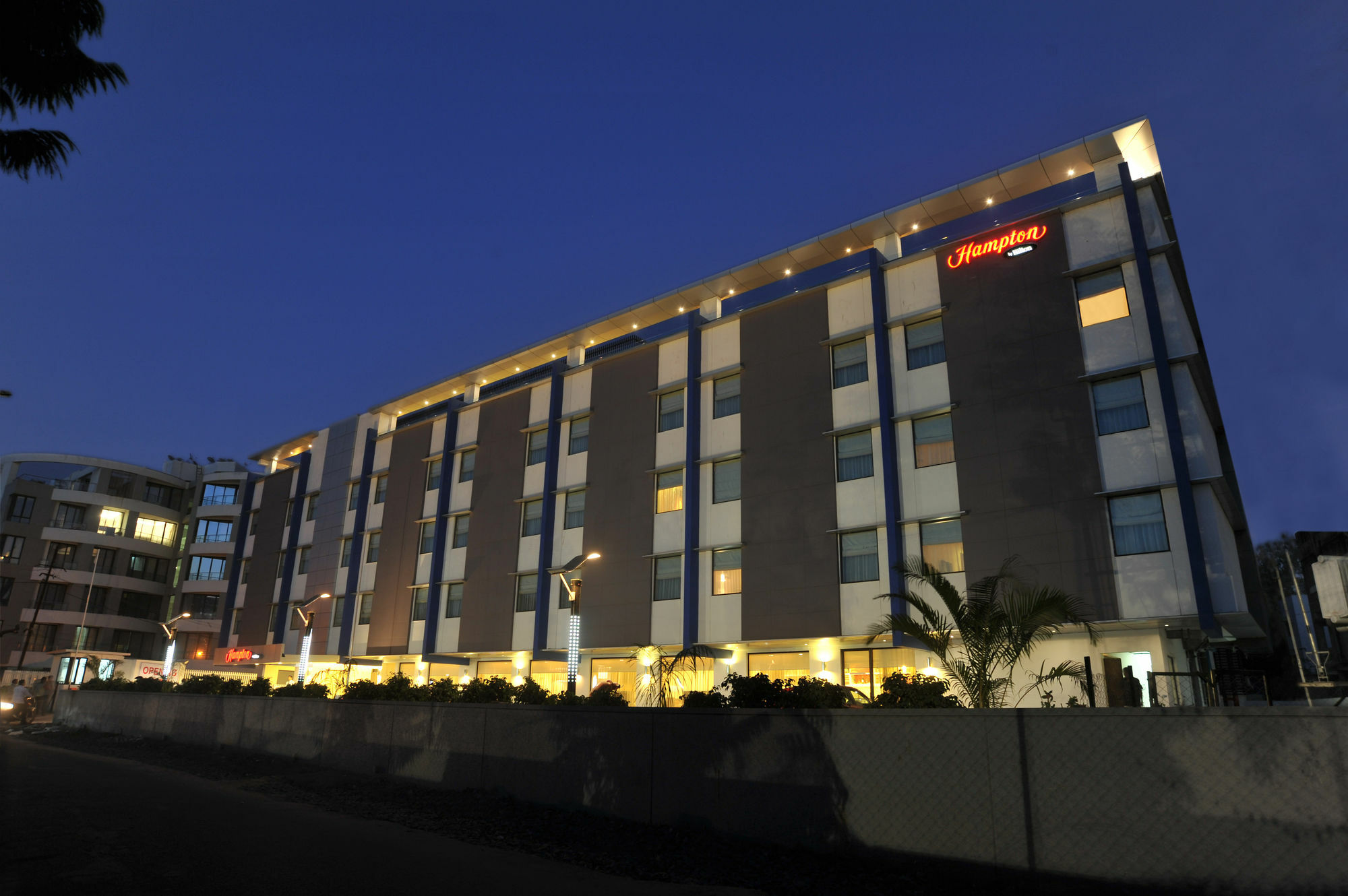 Hampton By Hilton Vadodara-Alkapuri Hotel Exterior photo