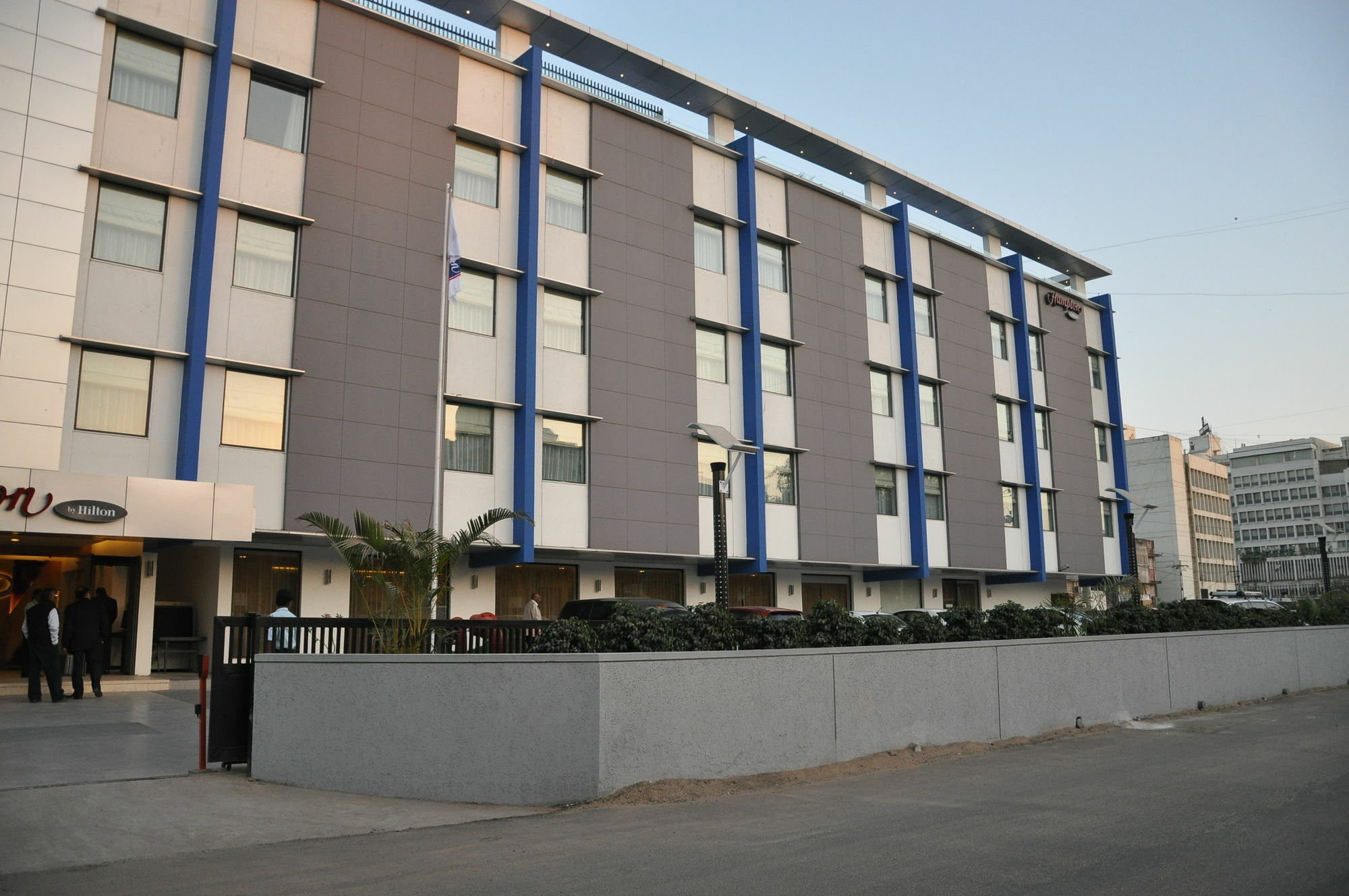 Hampton By Hilton Vadodara-Alkapuri Hotel Exterior photo